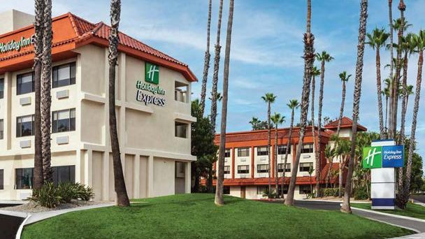 Holiday Inn Express La Mesa exterior